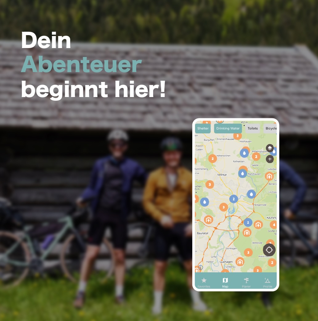 Bikepacker vor Schutzhütte